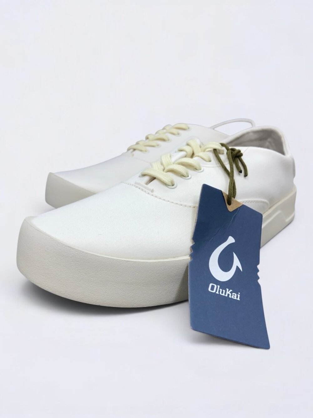 OluKai Tradewind Sneakers Mens 10 Off White Canvas Drop-In Heel 10533-1818 NEW